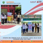 Pemasangan Baner Informasi Retribusi pada UPTD Pelabuhan Melak dan UPTD Pasar Olah Bebaya Melak